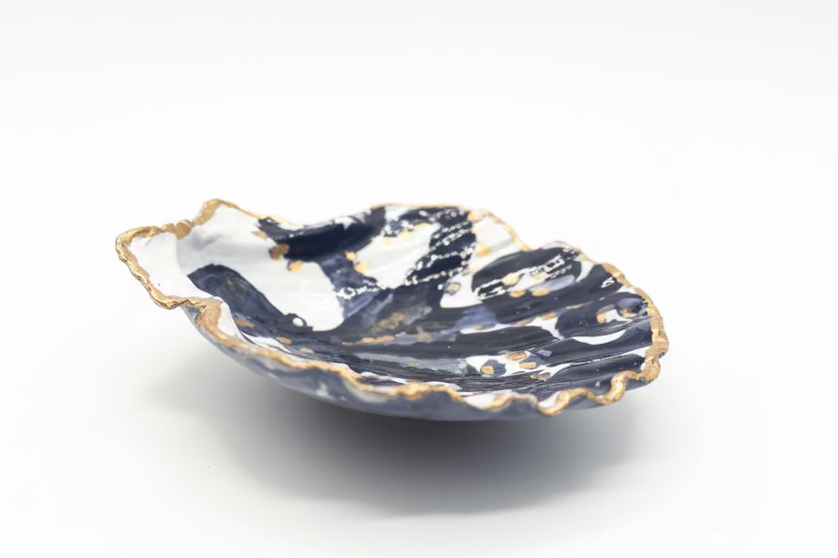 Clam shell trinket dish